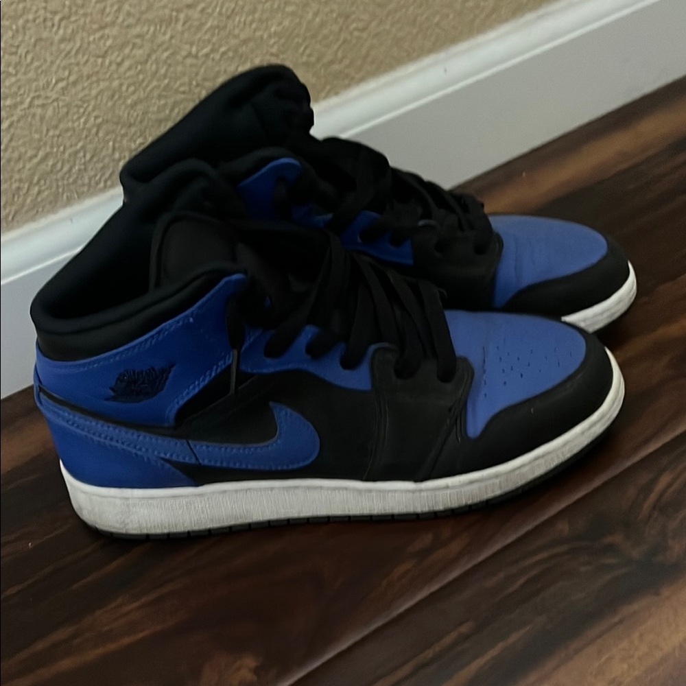 Jordan Black and Blue Sneakers Mid-Top Classic